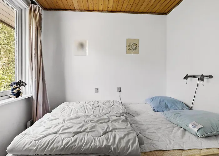 Malurtvej Aakirkeby Iv * Vester Somarken